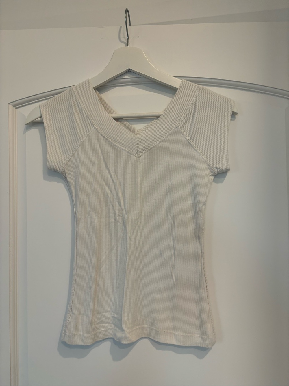 BDG Woman's Short Sleeve V-Neck Top - Cream